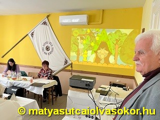 A kérdések sokszor nem papíron voltak, illetve voltak a kérdés megválaszolását segítő kivetítések is.