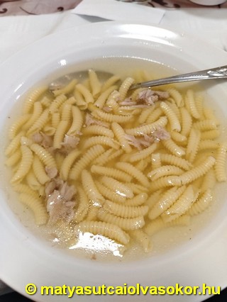 Az ebéden felszolgált leves.