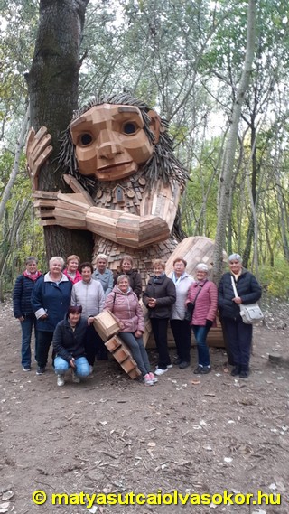 A képen Ölelő Olga látható.