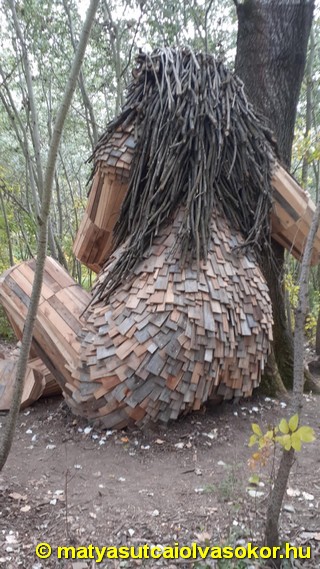 A képen Ölelő Olga látható.