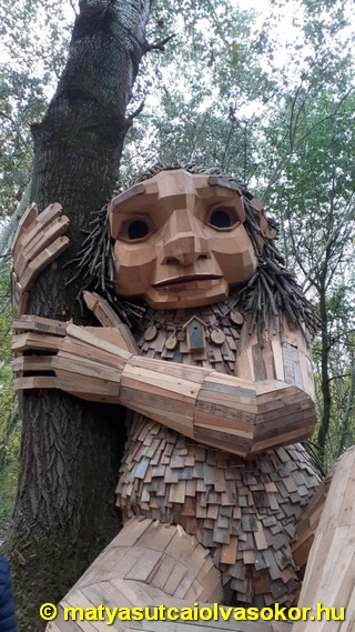 A képen Ölelő Olga látható.