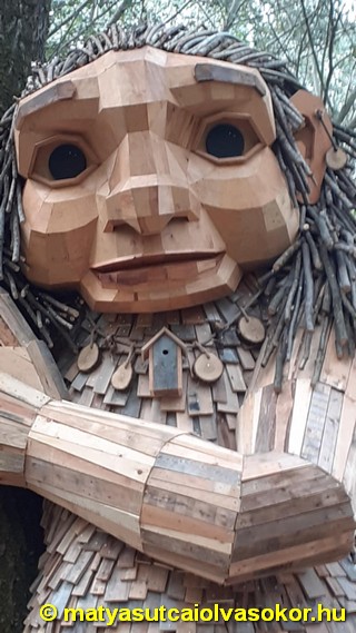 A képen Ölelő Olga látható.