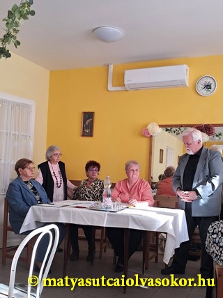 Az olvasókör terme a közgyűlésen résztvevő tagokkal.