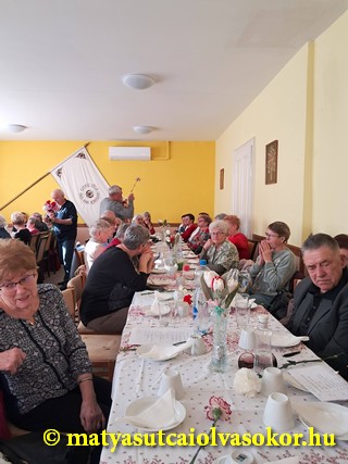 Az olvasókör terme a közgyűlésen résztvevő tagokkal.