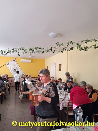 Az olvasókör terme a közgyűlésen résztvevő tagokkal.