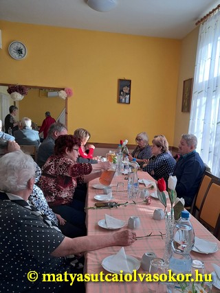 Az olvasókör terme a közgyűlésen résztvevő tagokkal.
