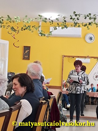 A képen Tóthné Ida méltatja a munka ünnepét.