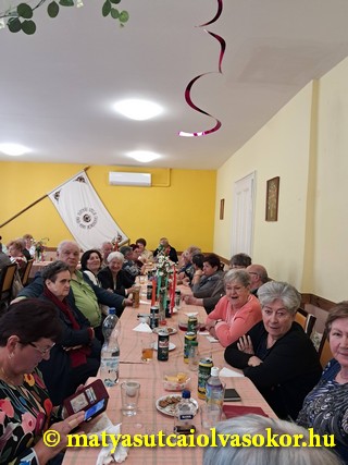 A terem teljesen megtelt.